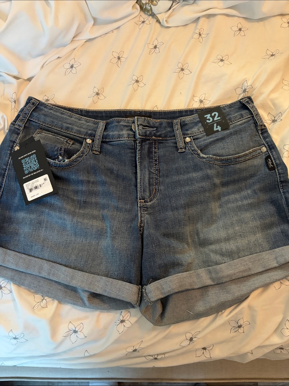 NWT silver Classic Mid-Wash Denim Cuffed Women’s Shorts - Blue